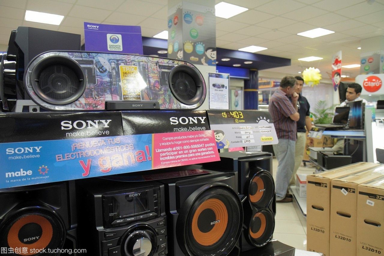 尼加拉瓜馬那瓜metrocentro,購物,中心中心購物中心商業(yè)庫拉索島零售,連鎖商店顯示,家用電子產(chǎn)品,索尼,音響,演講者品牌標志營銷,西班牙語西班牙人男人店員顧客出售